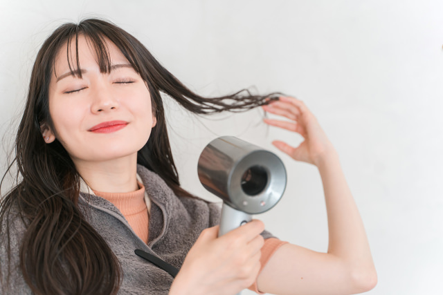 【美容師監修】髪を乾かす最速テク！驚きの時短術を伝授